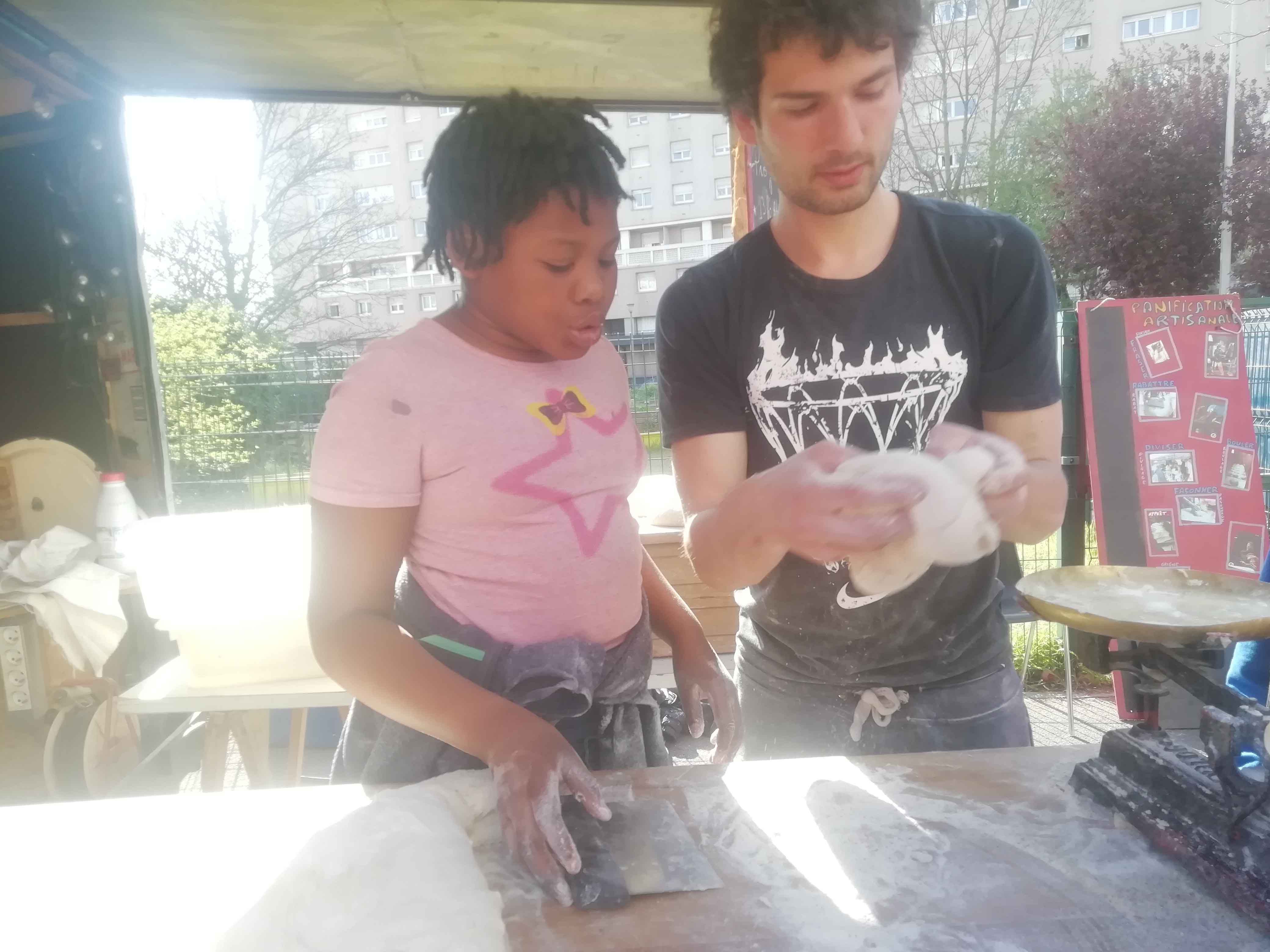 Atelier pain dans une fête de quartier